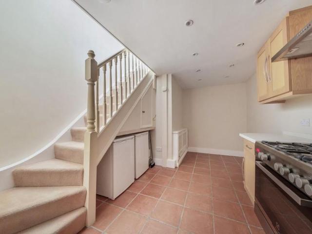 5 bedroom townhouse to rent
