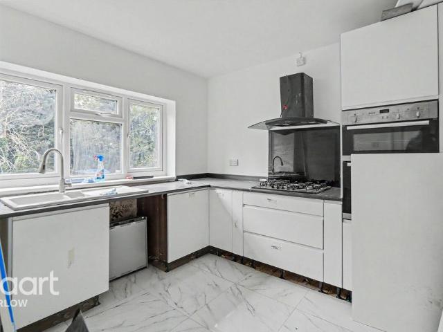 5 bedroom townhouse to rent