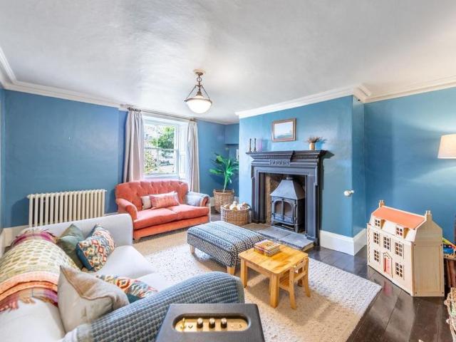 5 bedroom townhouse to rent
