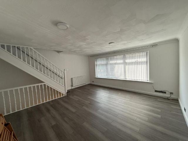 5 bedroom townhouse to rent