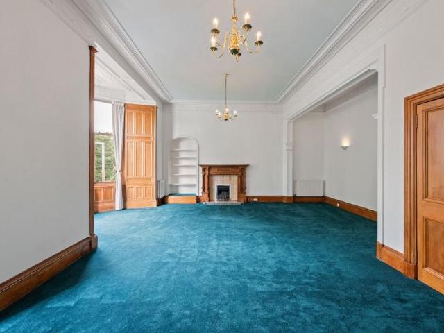 5 bedroom townhouse to rent