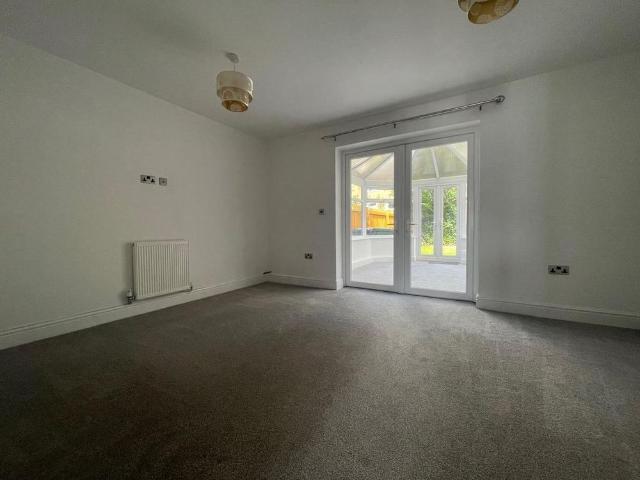 5 bedroom townhouse to rent