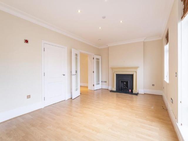5 bedroom townhouse to rent