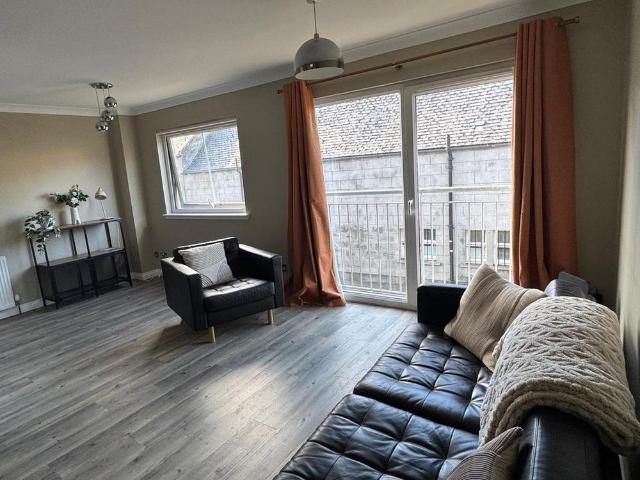 5 bedroom townhouse to rent
