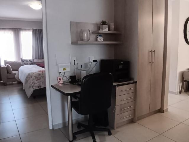 5 Bedroom Townhouse To Rent in Beacon Bay North