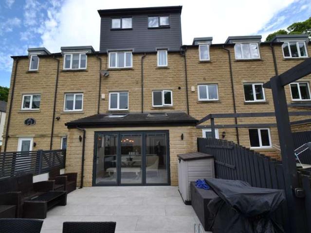 5 Bedroom Terraced House