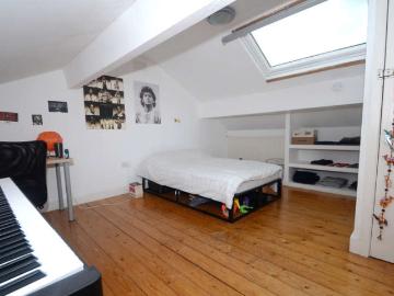 5 Bedroom Terraced House
