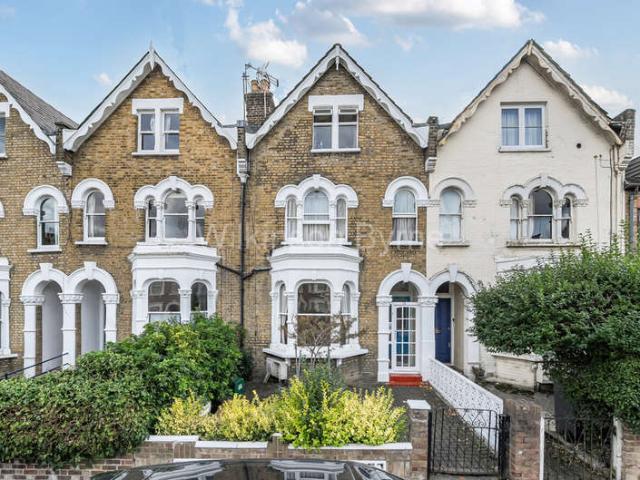 5 Bedroom Terraced House