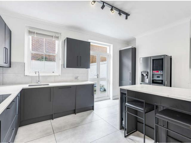 5 Bedroom Terraced House