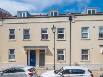 5 Bedroom Terraced House