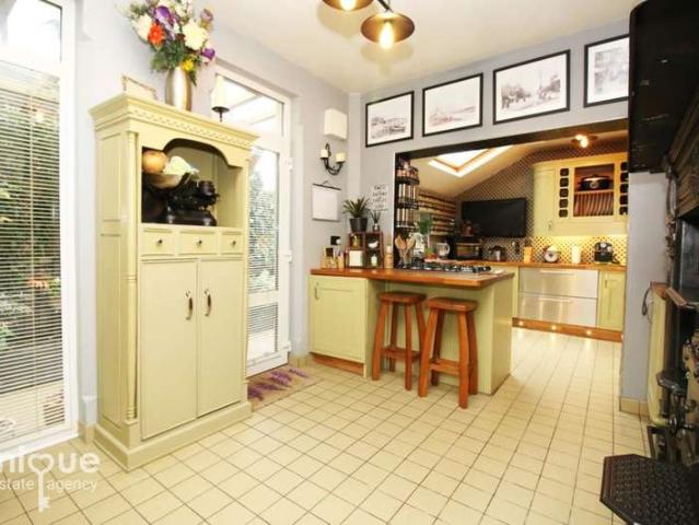 5 Bedroom Terraced House
