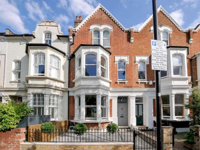 5 Bedroom Terraced House
