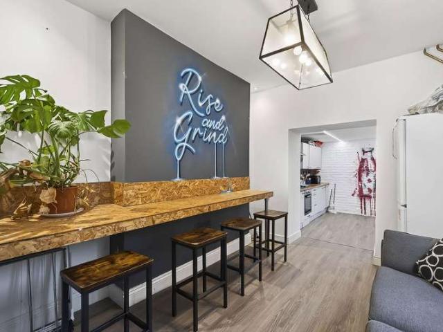 5 Bedroom Terraced House