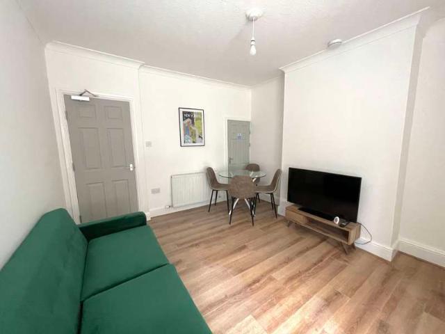 5 Bedroom Terraced House