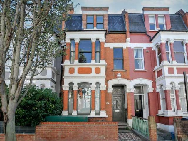 5 Bedroom Terraced House
