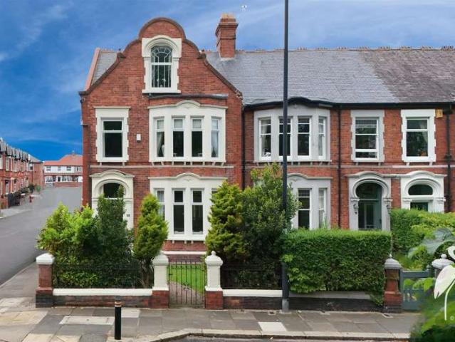 5 Bedroom Terraced House