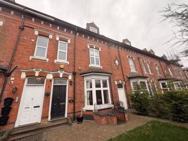 5 bedroom terraced house for rent in Birmingham Road, Sutton C.