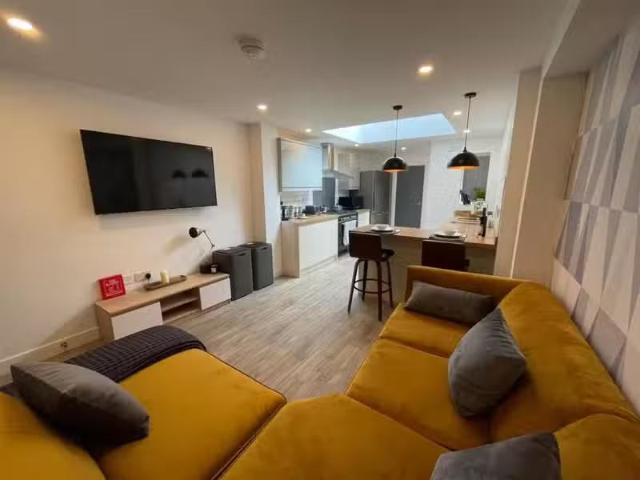 5 bedroom terraced house for rent in Bristol Road, Earlsdon, C.