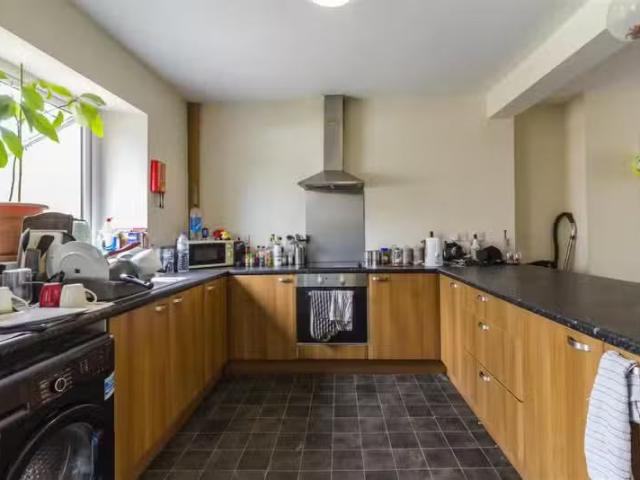 5 bedroom terraced house for rent in Broadway, Treforest, CF37