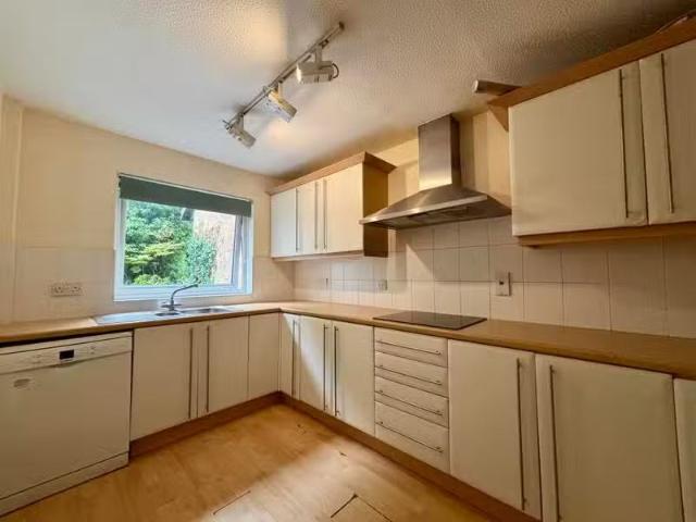 5 bedroom terraced house for rent in Foxgrove Road, Beckenham.
