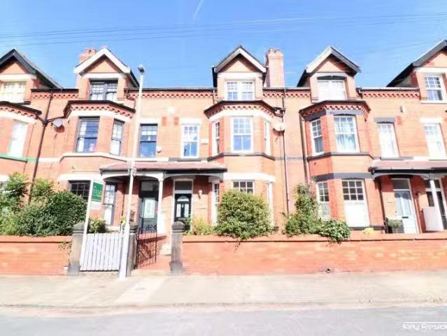 5 bedroom terraced house for rent in Ferndale Road, Wirral, CH47