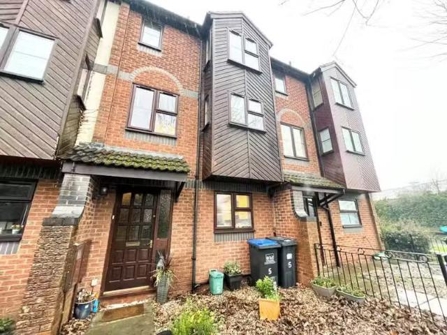 5 bedroom terraced house for rent in Howard Walk, Warwick, CV34