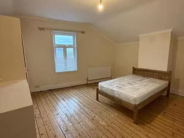 5 bedroom terraced house for rent in Northfield Road, Coventry.