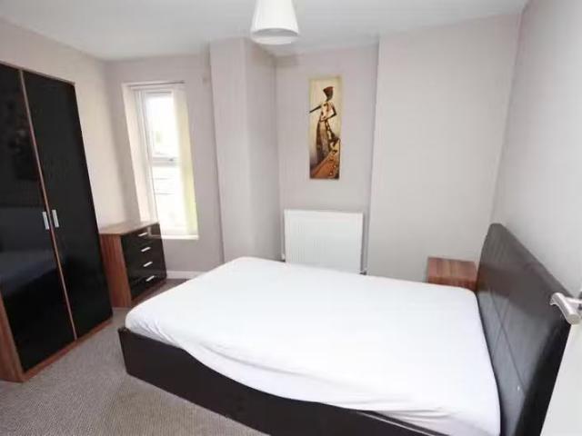 5 bedroom terraced house for rent in Sea View Road, Parkstone.