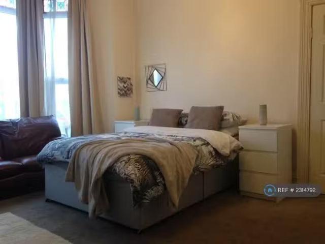 5 bedroom terraced house for rent in Stapleton Road, Bristol.