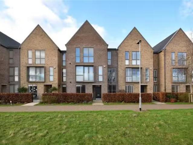 5 bedroom terraced house for rent in Pinnington Close, Trumpin.