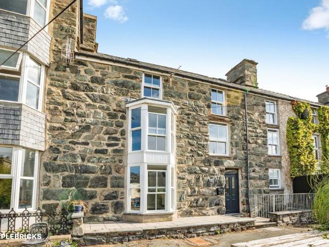 5 bedroom terraced house for sale