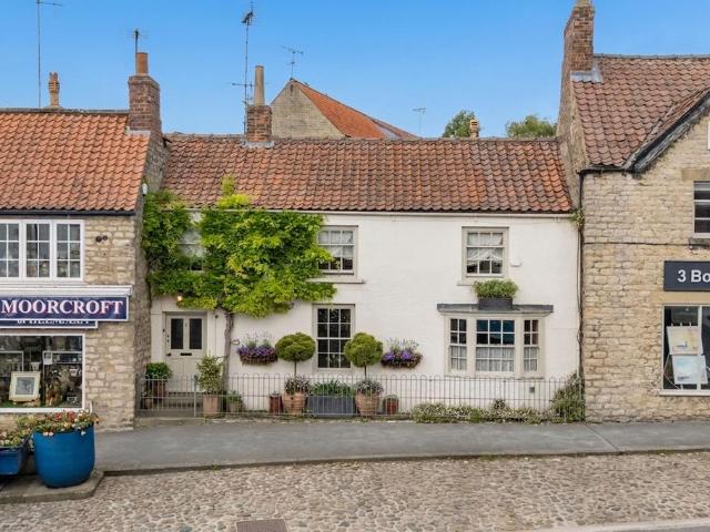 5 bedroom terraced house for sale