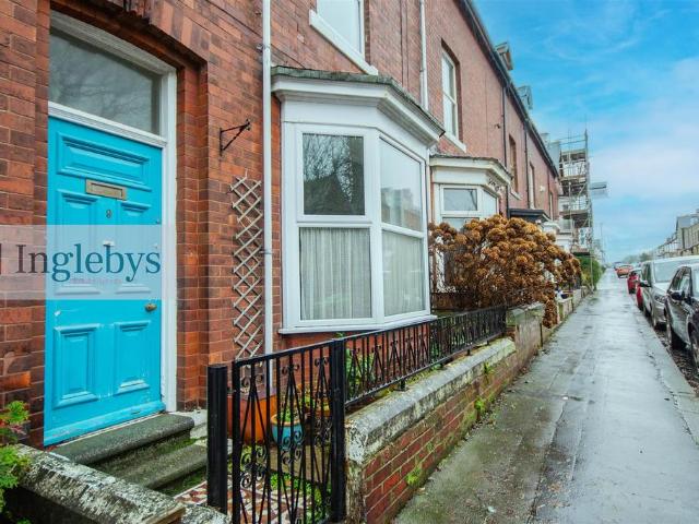 5 bedroom terraced house for sale
