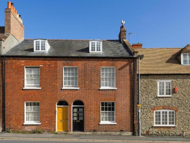 5 bedroom terraced house for sale