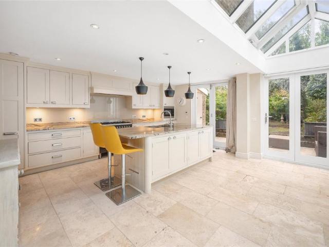 5 bedroom terraced house for sale