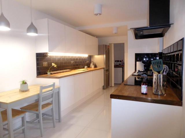 5 bedroom terraced house for sale