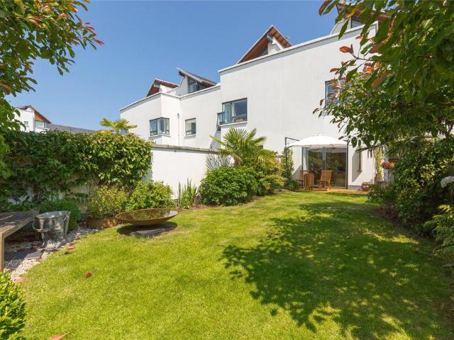 5 bedroom terraced house for sale
