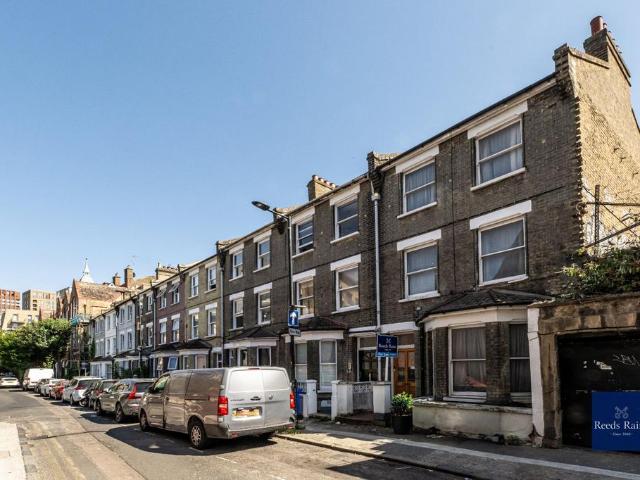 5 bedroom terraced house for sale