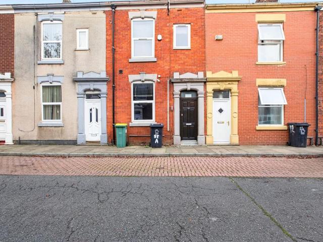 5 bedroom terraced house for sale