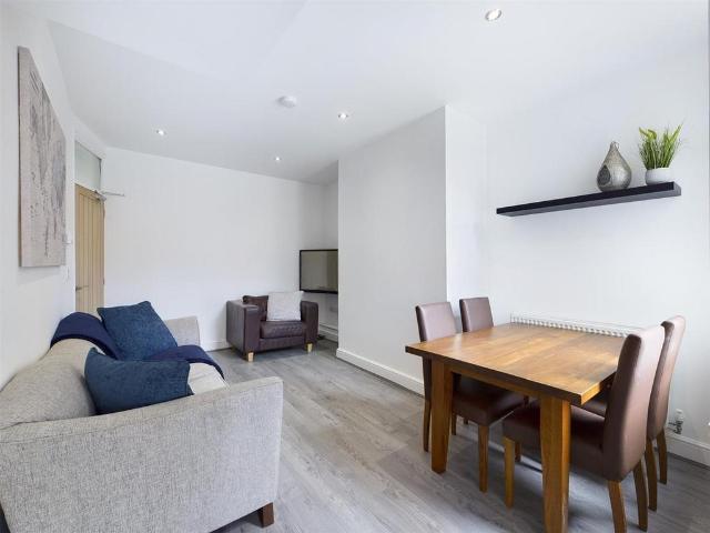 5 bedroom terraced house for sale