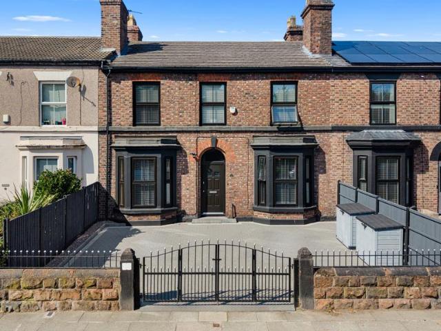 5 bedroom terraced house for sale