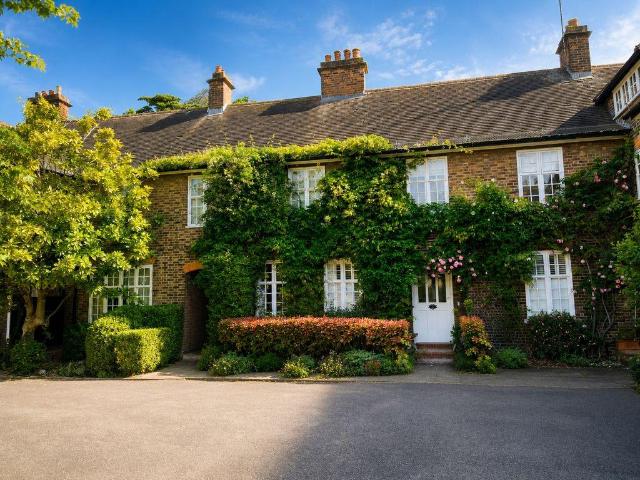 5 bedroom terraced house for sale