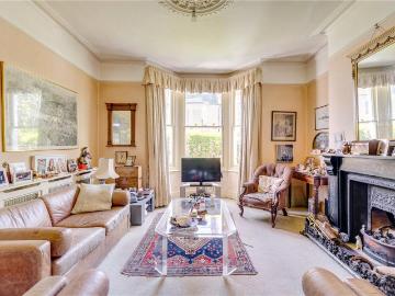 5 bedroom terraced house for sale