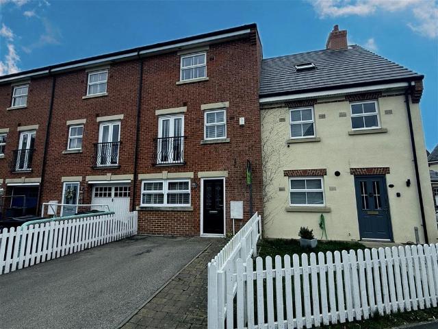 5 bedroom terraced house for sale