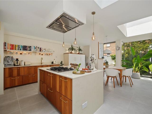 5 bedroom terraced house for sale