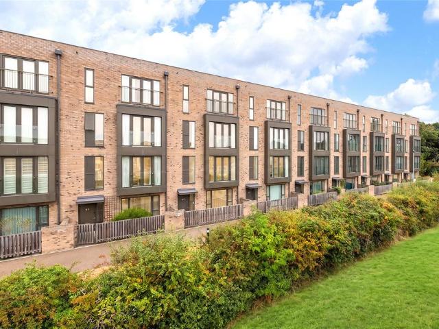 5 bedroom terraced house for sale