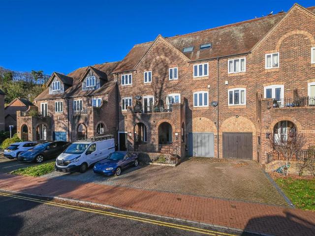 5 bedroom terraced house for sale