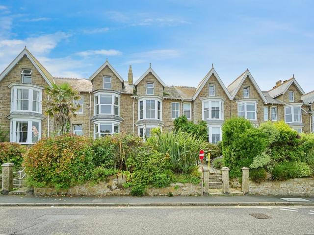 5 bedroom terraced house for sale