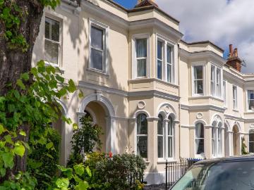 5 bedroom terraced house for sale