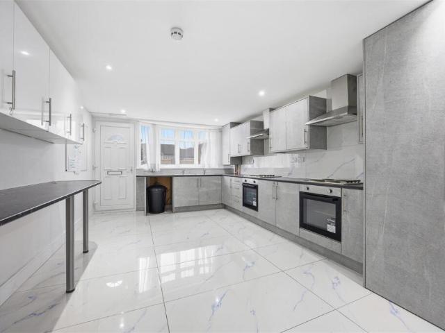 5 bedroom terraced house for sale